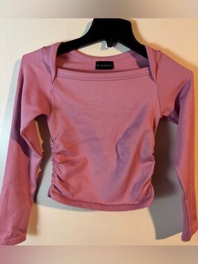 Dynamic Women's Pink Long-Sleeve Ruched Crop Top
